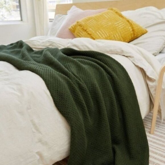 New ARHAUS Waffle Knit Throw Blanket - Picture 2 of 6